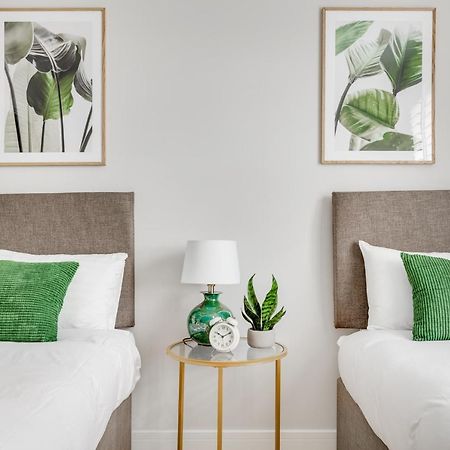 Executive 2 Bedroom Apt City Centre Free Pkg , Wifi By Tent Serviced Apartments Staines-upon-Thames Exteriér fotografie