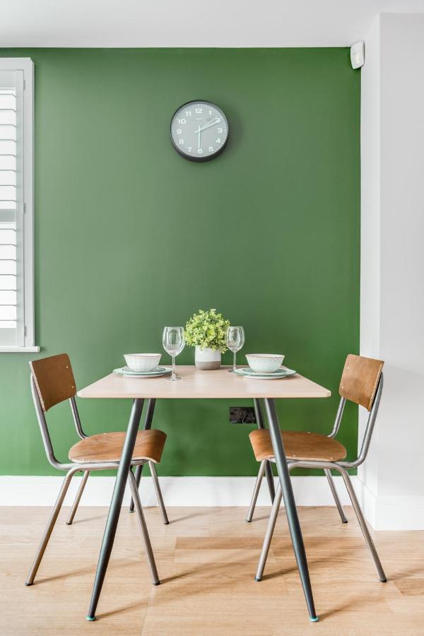 Executive 2 Bedroom Apt City Centre Free Pkg , Wifi By Tent Serviced Apartments Staines-upon-Thames Exteriér fotografie