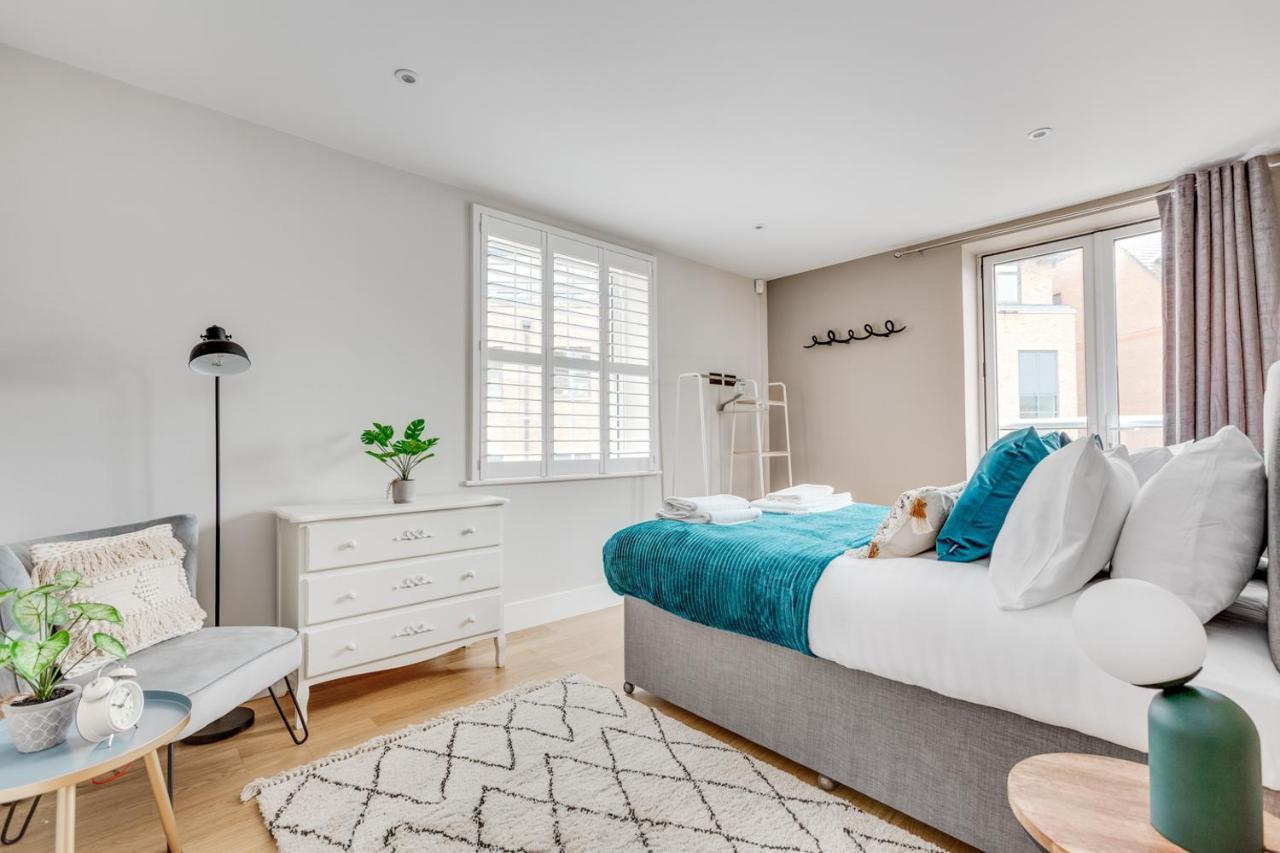 Executive 2 Bedroom Apt City Centre Free Pkg , Wifi By Tent Serviced Apartments Staines-upon-Thames Exteriér fotografie