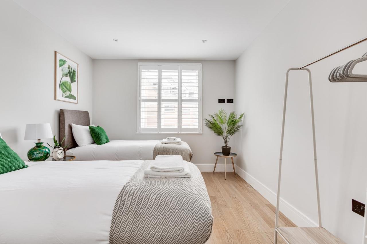 Executive 2 Bedroom Apt City Centre Free Pkg , Wifi By Tent Serviced Apartments Staines-upon-Thames Exteriér fotografie