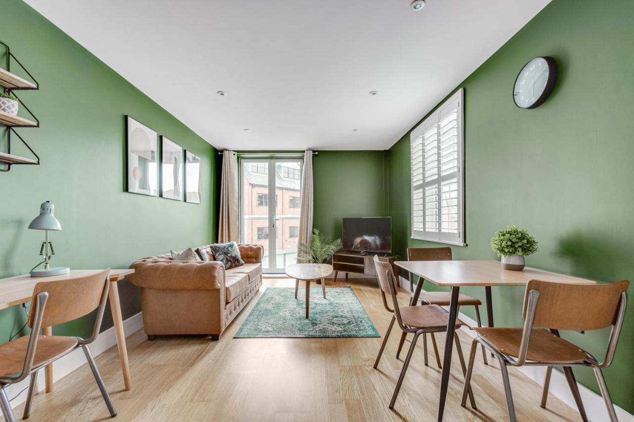 Executive 2 Bedroom Apt City Centre Free Pkg , Wifi By Tent Serviced Apartments Staines-upon-Thames Exteriér fotografie